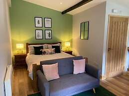 Harewood End Inn