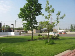 Super 8 by Wyndham Windsor/Dougall