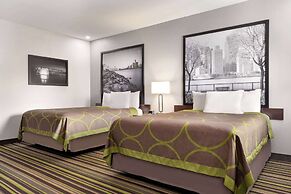 Super 8 by Wyndham Windsor/Dougall