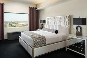 The Davenport Grand, Autograph Collection