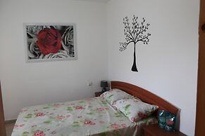 Zimmer Dora Dead Sea