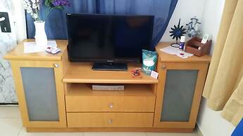 Zimmer Dora Dead Sea