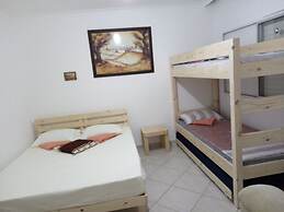 Zimmer Dora Dead Sea