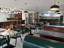 Alpine Inn & Suites