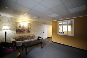 Alpine Inn & Suites