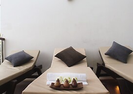 Crystal Blue Boutique Hotel