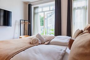 Sixtus Sinatur Hotel og Konference