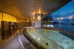 Toba Grand Hotel