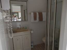 Pioneer Way Motel