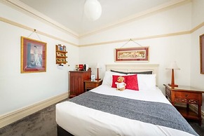 Cobb & Co Court Boutique Hotel