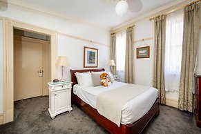 Cobb & Co Court Boutique Hotel