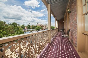 Cobb & Co Court Boutique Hotel