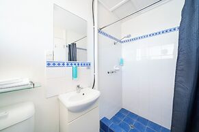 Bathurst Studio Apartments