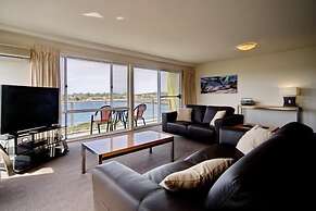 Albacore Apartments