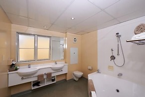 Birchwood Manor Motel