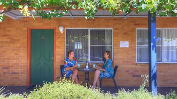 The Vines Motel and Cottages