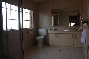 Grand Manor Motor Inn - Queanbeyan