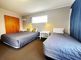 Kingswood Manor Motel