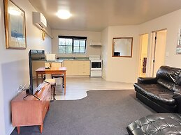 Kingswood Manor Motel
