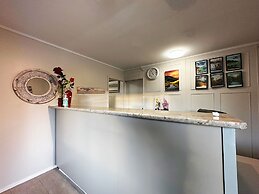 Kingswood Manor Motel