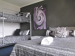 Apollo Apartments