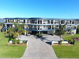 Apollo Apartments