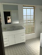 Country Gardens Motor Inn