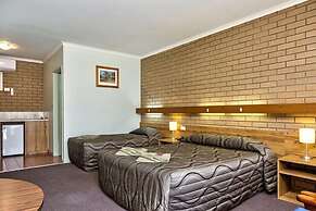 Holbrook Town Centre Motor Inn