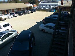 Holbrook Town Centre Motor Inn