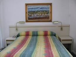 Wayfarer Motel