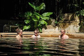 Opal Hot Springs & Holiday Park