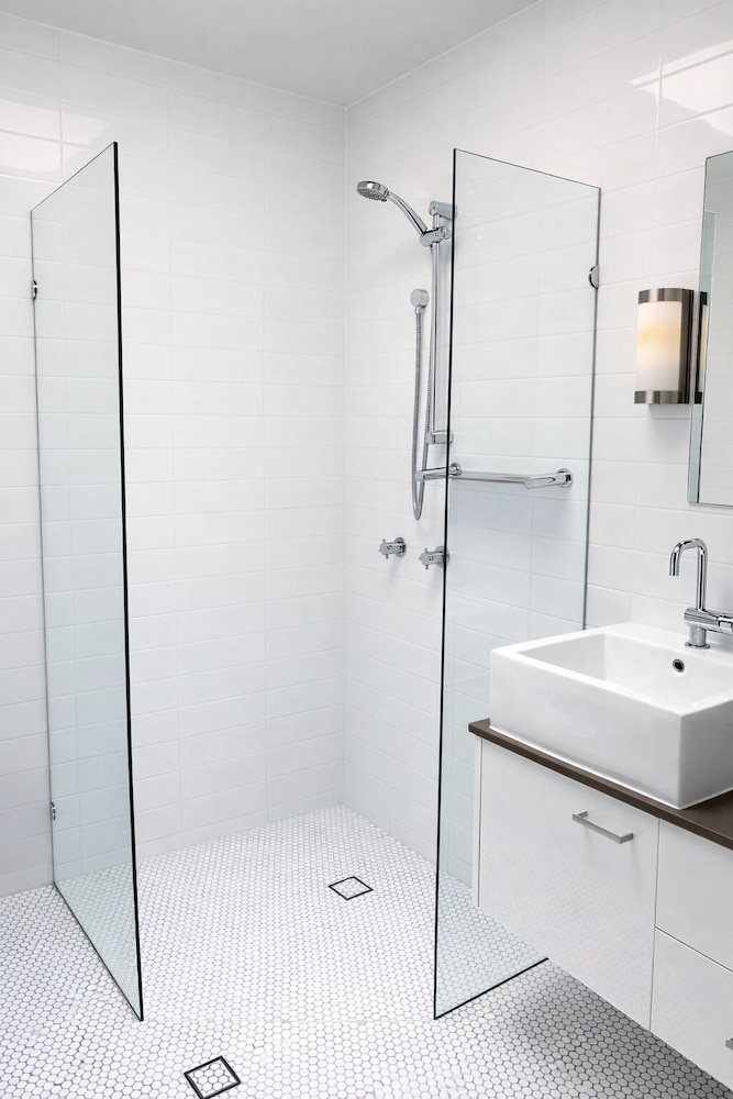 Alexandra Hills Hotel Suites