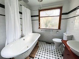 Woolrich Historic Garden Cottage
