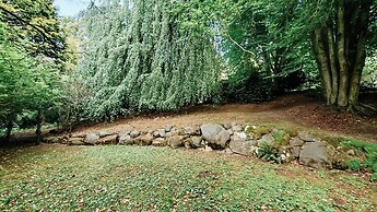 Woolrich Historic Garden Cottage