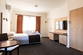 Sphinx Hotel Motel