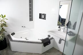 Smith Beach Getaways Beachwood Garden Studio