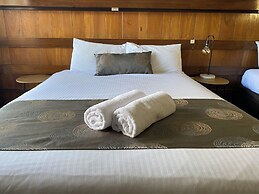 Hi Way Eight Motor Inn