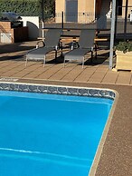 Country Gardens Motel