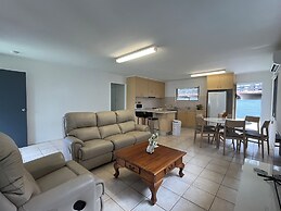 Tropicana Motel