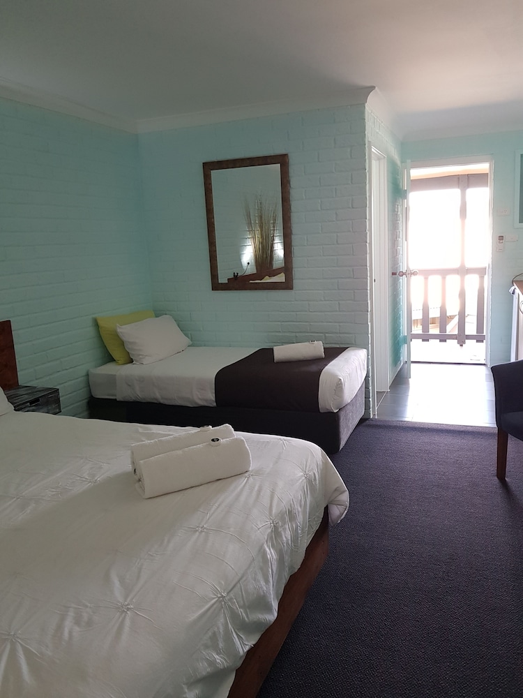 Lancelin Sands Hotel