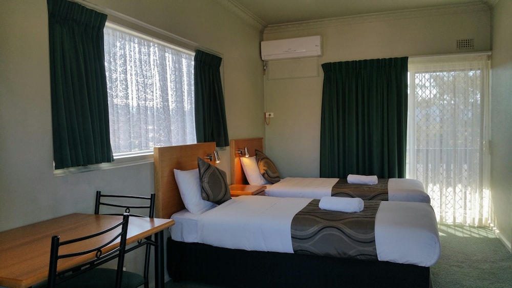 Halfway Motel, Eden