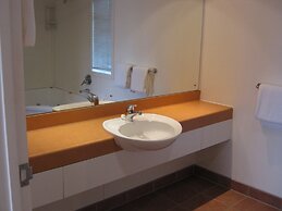 Albany Executive Motor Inn