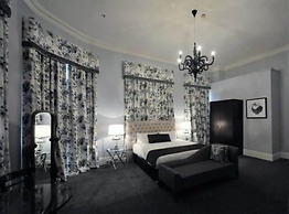 Largs Pier Hotel Motel