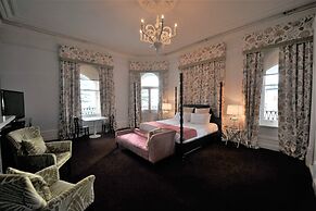 Largs Pier Hotel Motel
