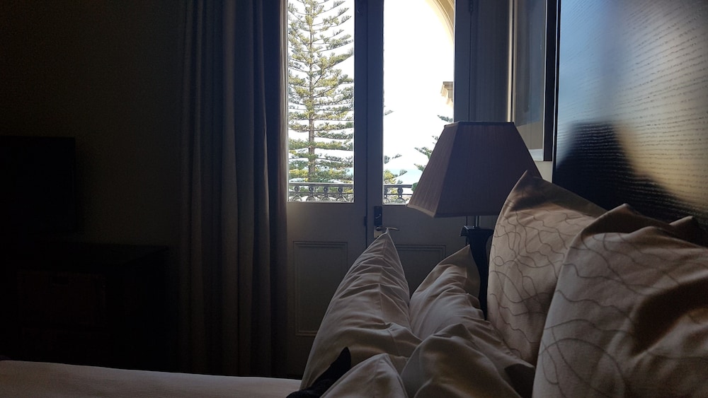 Largs Pier Hotel Motel