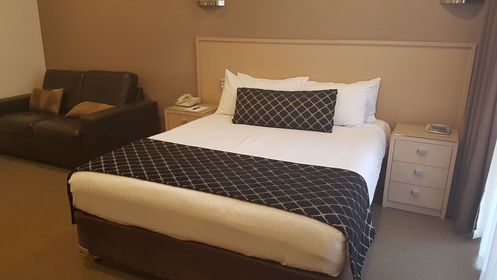 Largs Pier Hotel Motel