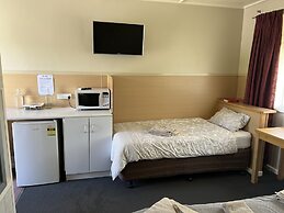 Kaniva Midway Motel