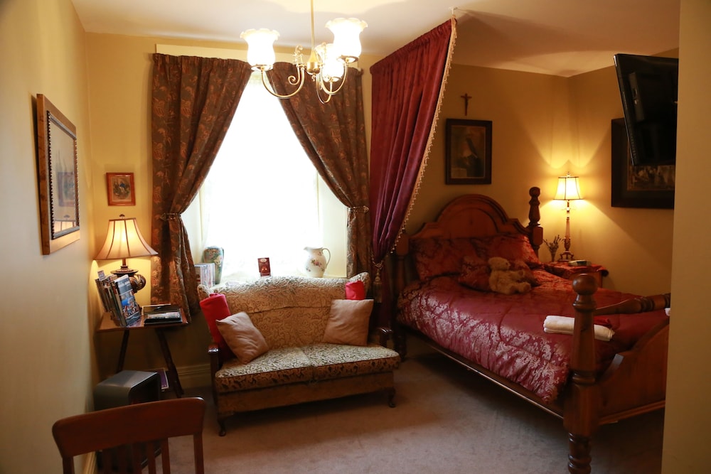 Blakes Manor Self Contained Heritage Accommodation