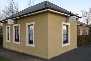 Blakes Manor Self Contained Heritage Accommodation