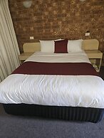 Courtyard Motor Inn